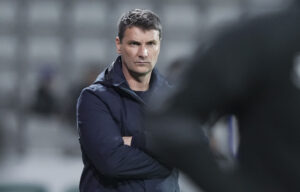 OB's cheftræner, Søren Krogh, under hjemmebanekampen på Nature Energy Park mod Viborg FF i Superligaen.