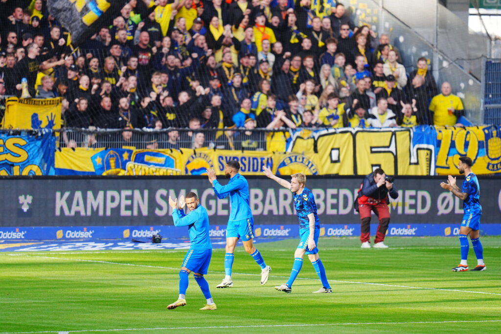 Brøndby IF's spillere og fans på Brøndby Stadion.