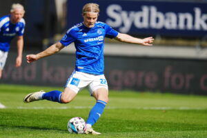Andri Gudjohnsen brænder straffe for Lyngby mod Hvidovre i Superligaen.