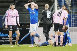 Tobias Slotsager kigger på efter en stor Lyngby-afbrænder.