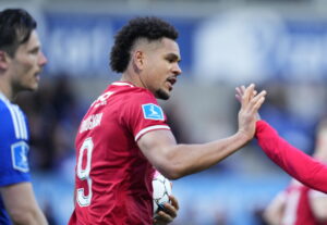 German Onugkha jubler efter sin scoring for Vejle mod Lyngby