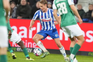 OB's Max Fenger under Superligakampen mod Viborg FF.