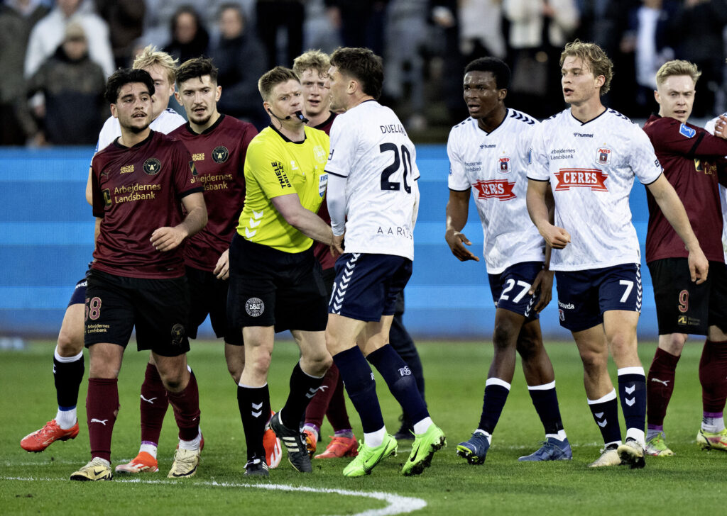 Superligakampen mellem AGF og FC Midtjylland søndag den 7. april 2024