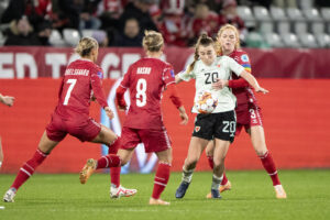 Stine Ballisager i aktion. for det danske kvindelandshold.