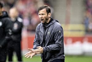 AaB's fungerende cheftræner, Mathias Haugaasen, i NordicBet Liga-kampen mellem AaB og Hobro IK på Aalborg Portland Park.