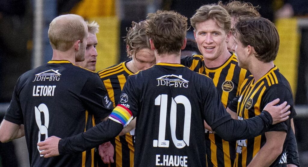 Aarhus Fremads Sebastian Buch scorer til 1-2 under kvartfinalen i DBU Pokalen mellem FC Nordsjælland og Aarhus Fremad i Farum onsdag den 5. april 2023