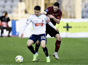 Mikkel Duelund fra AGF og Henrik Dalsgaard fra FCM i en duel
