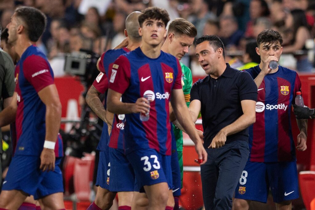 Xavi og Barcelona-spillerne inden trænerens afsked