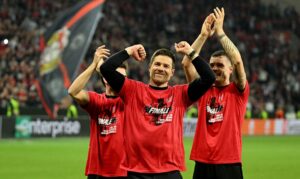 Leverkusens cheftræner, Xabi Alonso, fejrer, at Leverkusen er i Europa League-finalen.