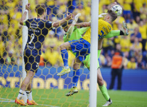 Patrick Mortensen i kamp mod Brøndby IF.