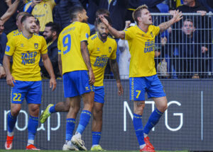 Nicolai Vallys fejrer sin scoring imod F.C. København.