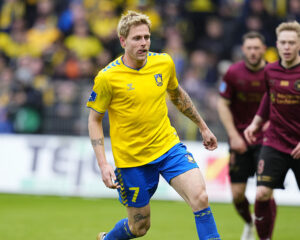 Brøndbys Nicolai Vallys under superligakampen mellem Brøndby IF og FC Midtjylland på Brøndby Stadion søndag den 21. april 2024.
