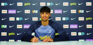 Tottenhams George Abbott forlænger med klubben.