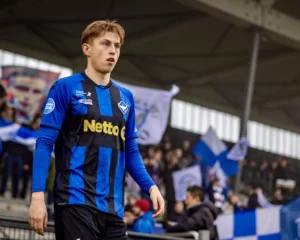 Casper Jørgensen på vej på banen for HB Køge.