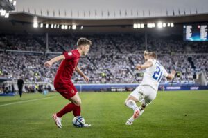 Andreas Skov Olsen i aktion for Danmark imod Finland.