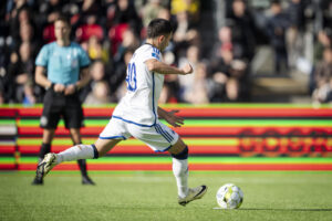 F.C. Københavns Roony Bardghji sparker straffespark i Superligaopgøret mod FC Nordsjælland.
