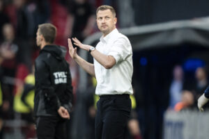 FCK-træner Jacob Neestrup i kampen mod FC Midtjylland.