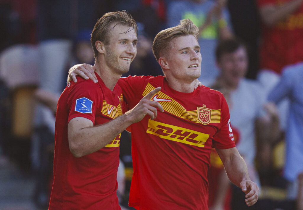 Martin Frese og Benjamin Nygren fejrer en scoring i 3F Superliga-kampen imellem FC Nordsjælland og FC Midtjylland.