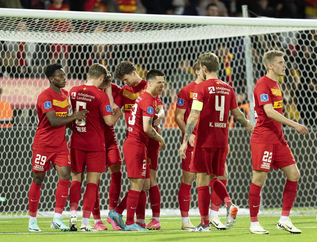 FC Nordsjællands spillere jubler efter en scoring mod Silkeborg IF.