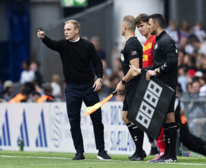 Johannes Hoff Thorup på sidelinjen for FC Nordsjælland.