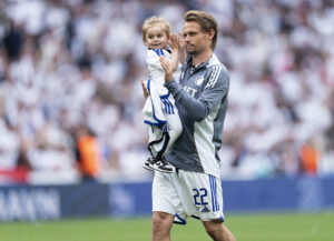 Peter Ankersen hyldes i Parken.