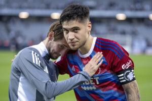 FCKs Rasmus Falk og Kevin Diks reagerer efter nederlaget i superligakampen mellem AGF og FC København på Ceres Park i Aarhus tirsdag den 21. maj 2024.