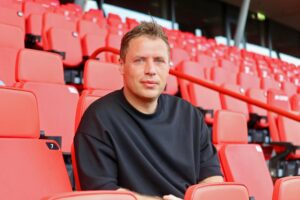 Menno van Dam bliver præsenteret i AaB.