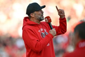 Jürgen Klopp var i hopla, da han fik mikrofonen efter sin sidste kamp i spidsen for Liverpool.