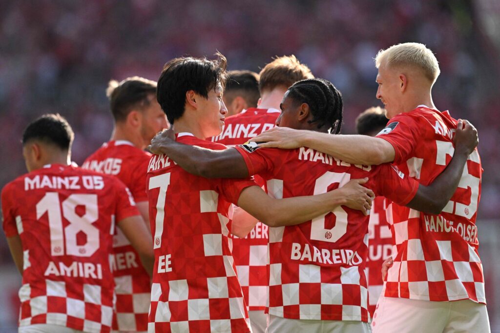 Mainz' spillere jubler efter scoring mod Dortmund