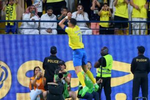 Cristiano Ronaldo fejrer sin anden scoring i Saudi Pro League-kampen imod Al-Ittihad.