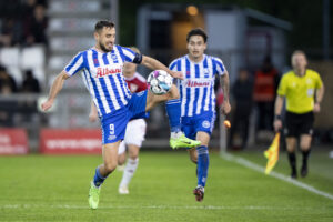 Baskhim Kadrii i kamp for OB imod Vejle Boldklub.