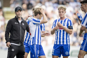 Søren Krogh og OB-spillerne grubler