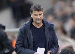 OBs cheftræner Søren Krogh under superligakampen mellem Vejle Boldklub og OB på Vejle Stadion mandag den 6. maj 2024.