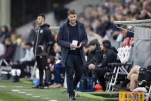 OB-cheftræner Søren Krogh under superligakampen mod Vejle Boldklub.