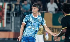 Oliver Abildgaard i kamp for sin italienske klub Como.