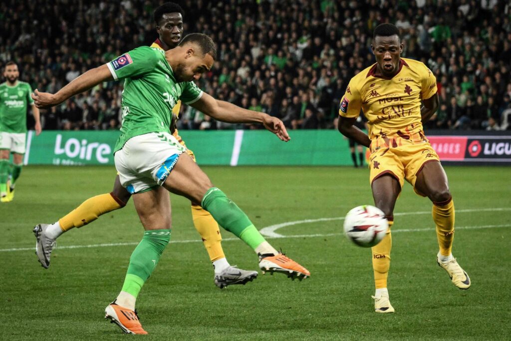 AS Saint-Étienne mod FC Metz i Ligue 1-nedrykningskampen.