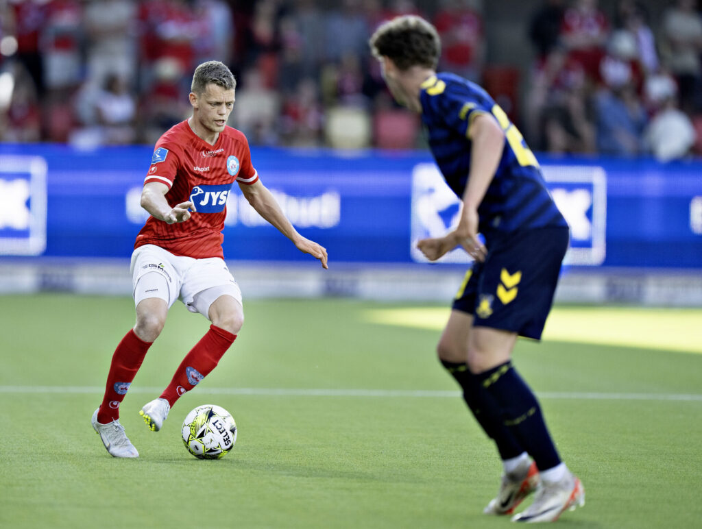 Kasper Kusk i kamp for Silkeborg IF mod Brøndby IF i Superligaen.