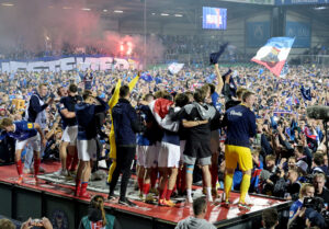 Holstein Kiel fejrer oprykning til Bundesligaen.