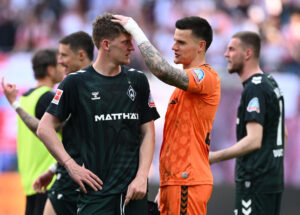 Michael Zetterer klapper danske Jens Stage på hovedet.