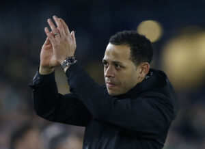 Liam Rosenior klapper ud til Hulls fans