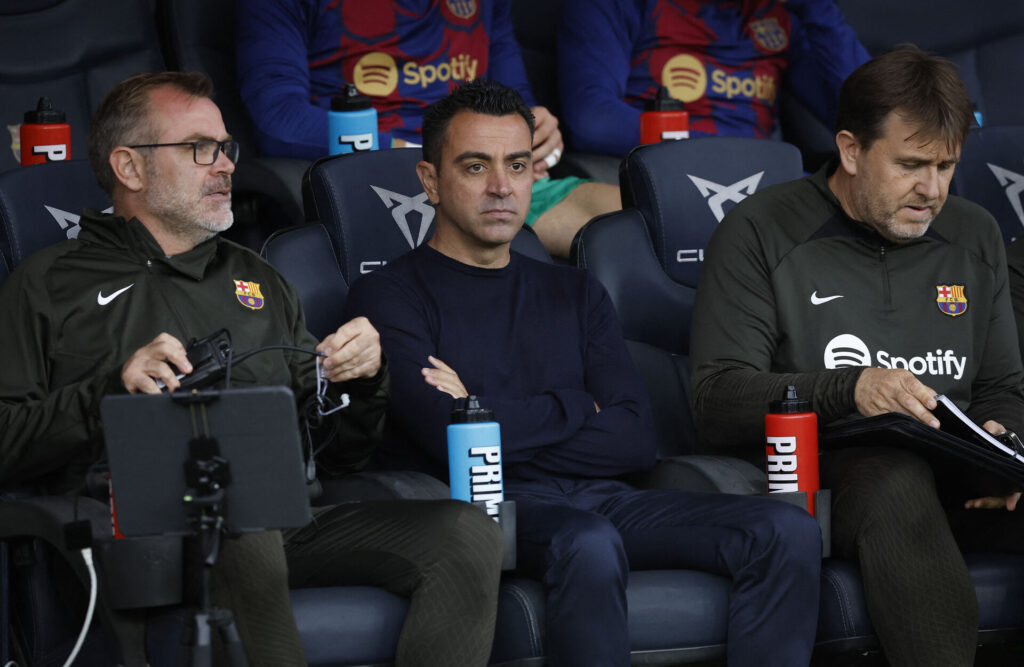 Xavi på bænken for FC Barcelona.
