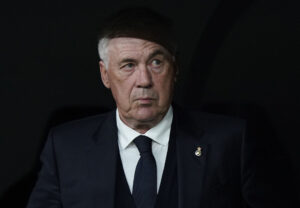 Carlo Ancelotti under LaLiga-kampen mellem Real Madrid og Real Betis på Santiago Bernabéu.