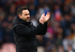 Roberto De Zerbi klapper.