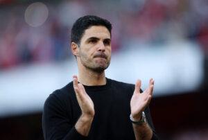 Mikel Arteta på sidelinjen for Arsenal i Premier League.