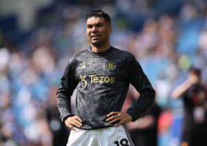 Casemiro gør sig klar til kamp for Manchester United mod Brighton.