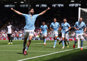 Josko Gvardiol fejrer sin scoring imod Fulham på Craven Cottage i Premier League-kampen mellem Manchester City og Fulham.