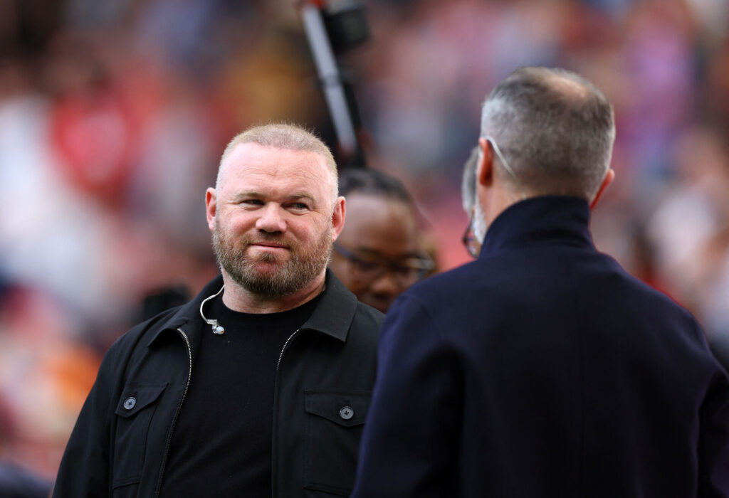 Wayne Rooney og Roy Keane snakker