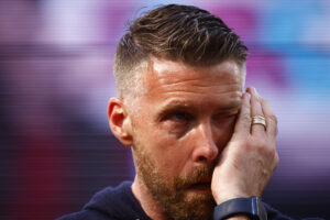 Rob Edwards i tårer efter Lutons nederlag