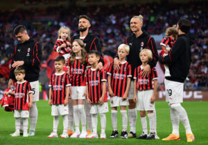 AC Milan siger farvel til Olivier Giroud og Simon Kjær.