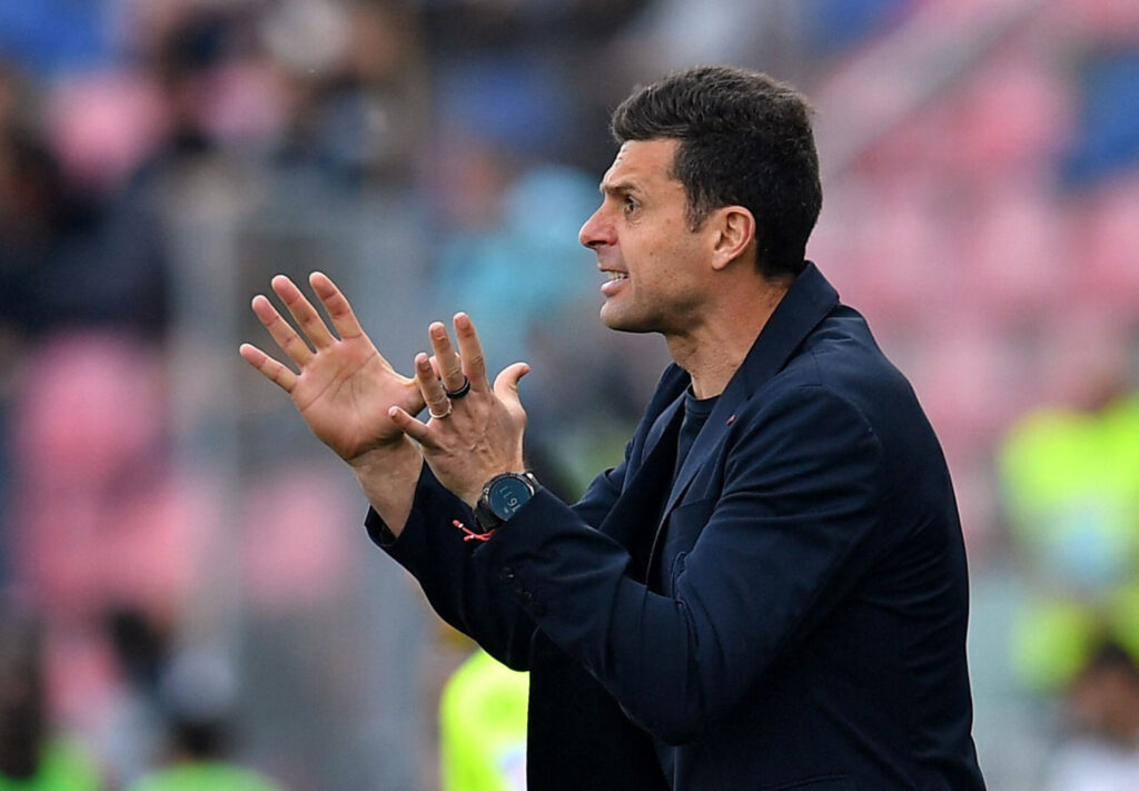 Bolognas cheftræner, Thiago Motta, under kampen mod Udinese i Serie A.